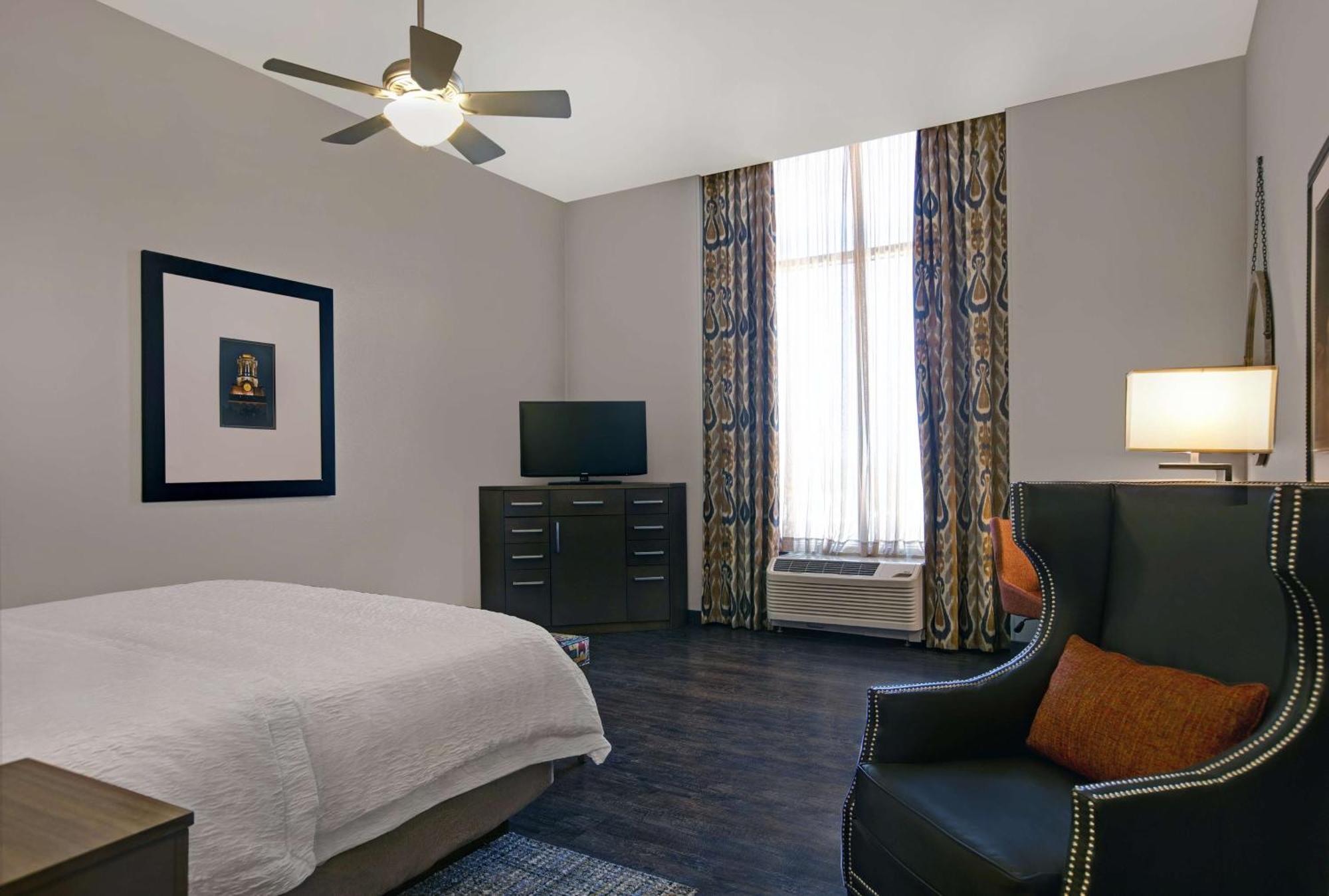 Hampton Inn And Suites Austin University Capitol Екстериор снимка