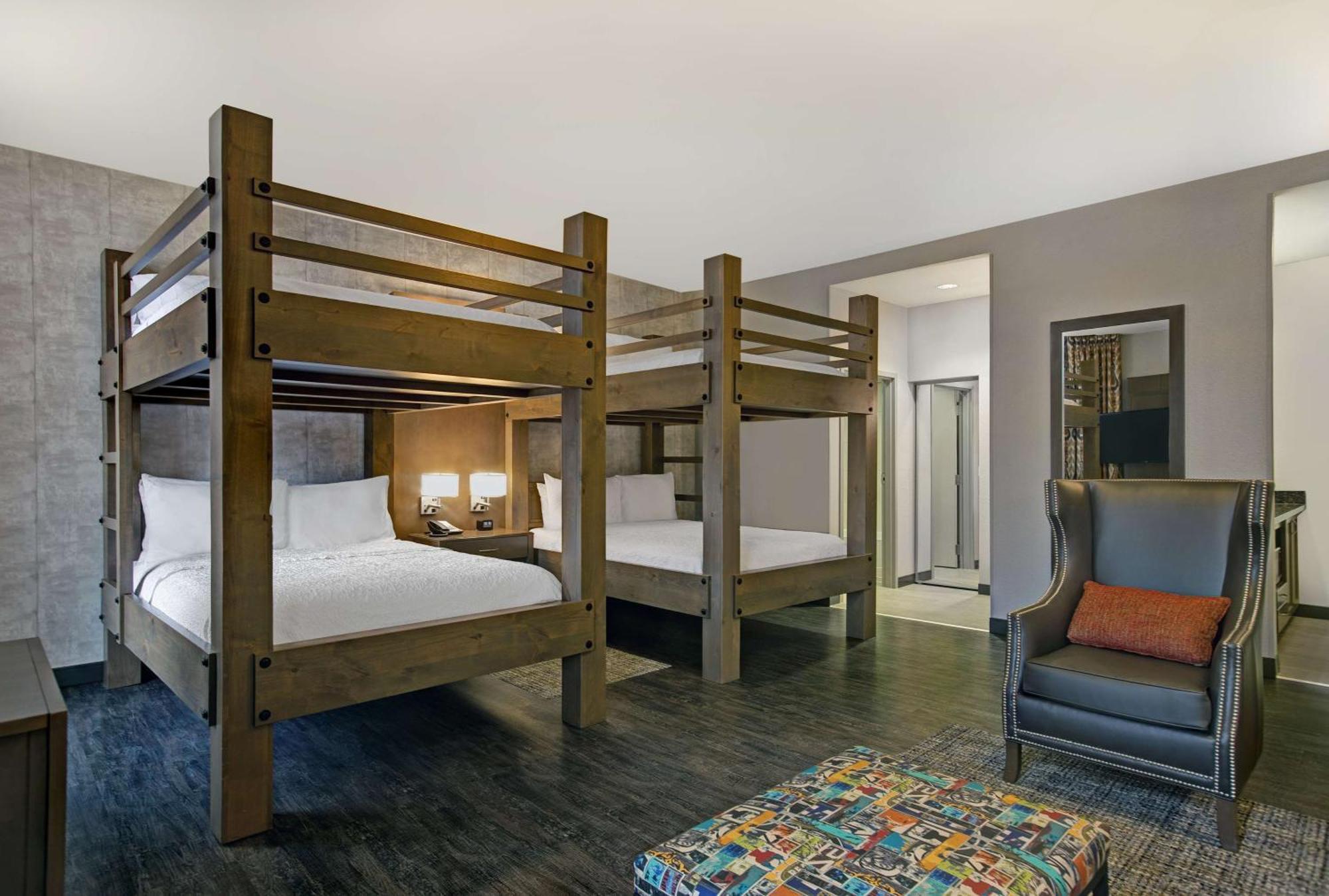 Hampton Inn And Suites Austin University Capitol Екстериор снимка