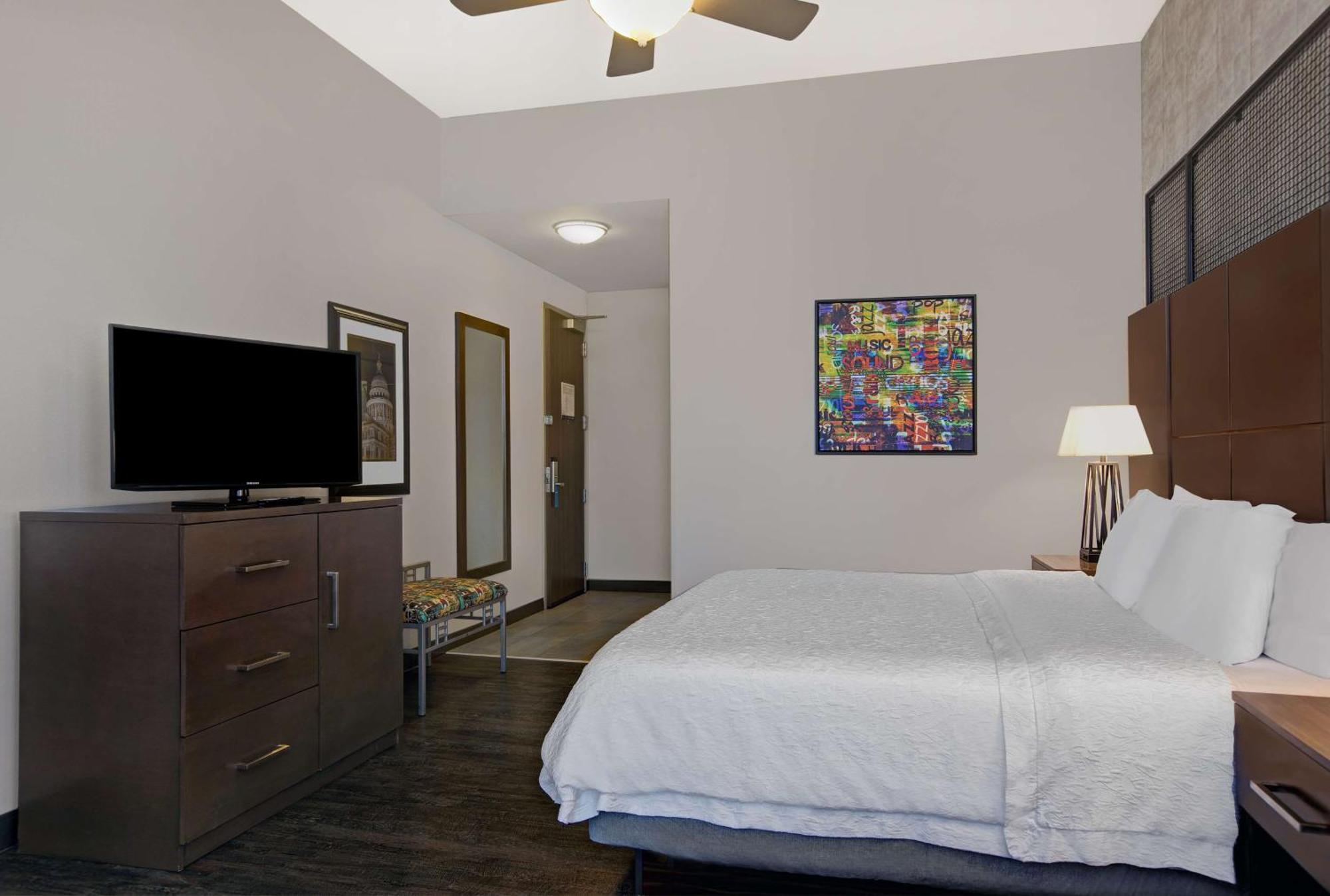 Hampton Inn And Suites Austin University Capitol Екстериор снимка
