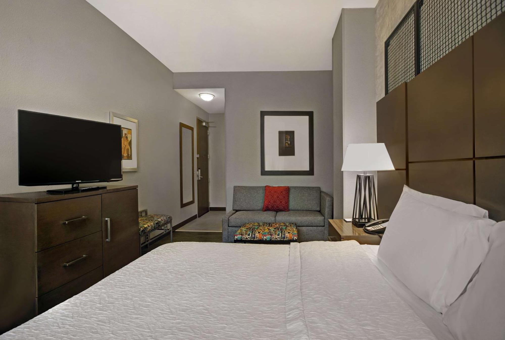 Hampton Inn And Suites Austin University Capitol Екстериор снимка