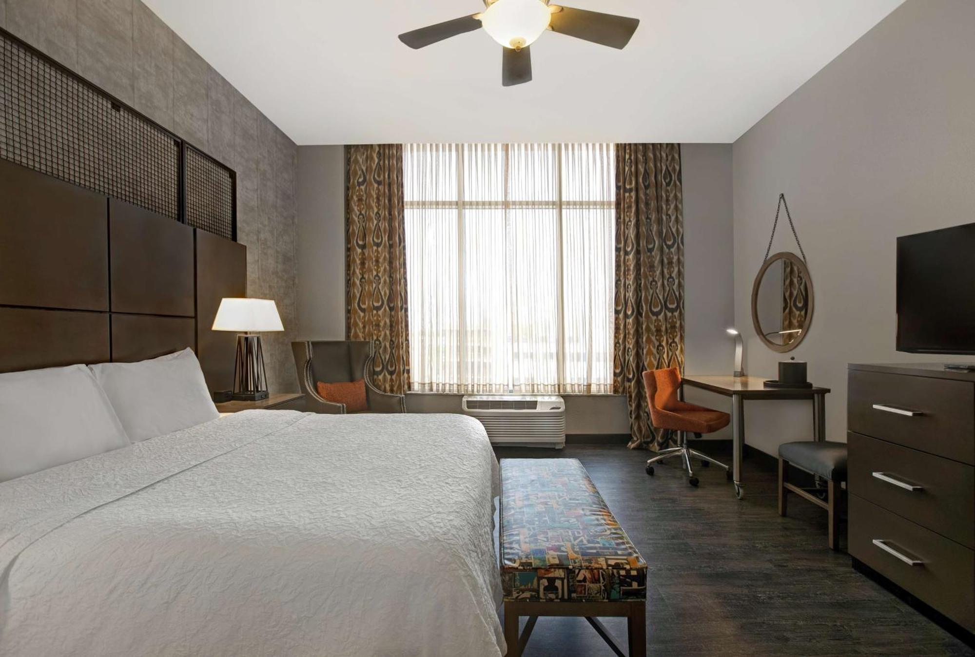 Hampton Inn And Suites Austin University Capitol Екстериор снимка