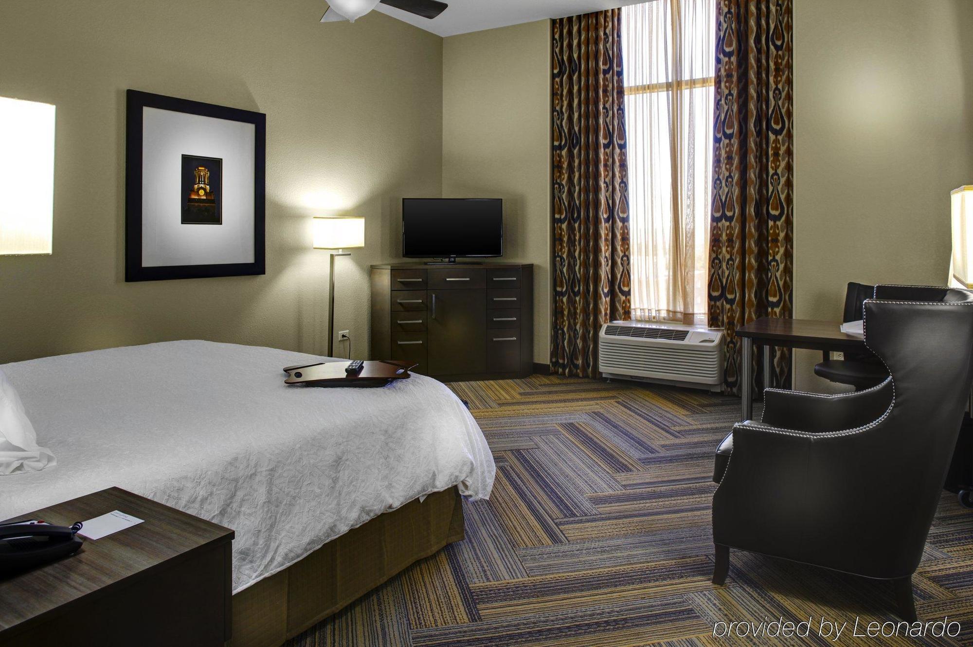 Hampton Inn And Suites Austin University Capitol Екстериор снимка